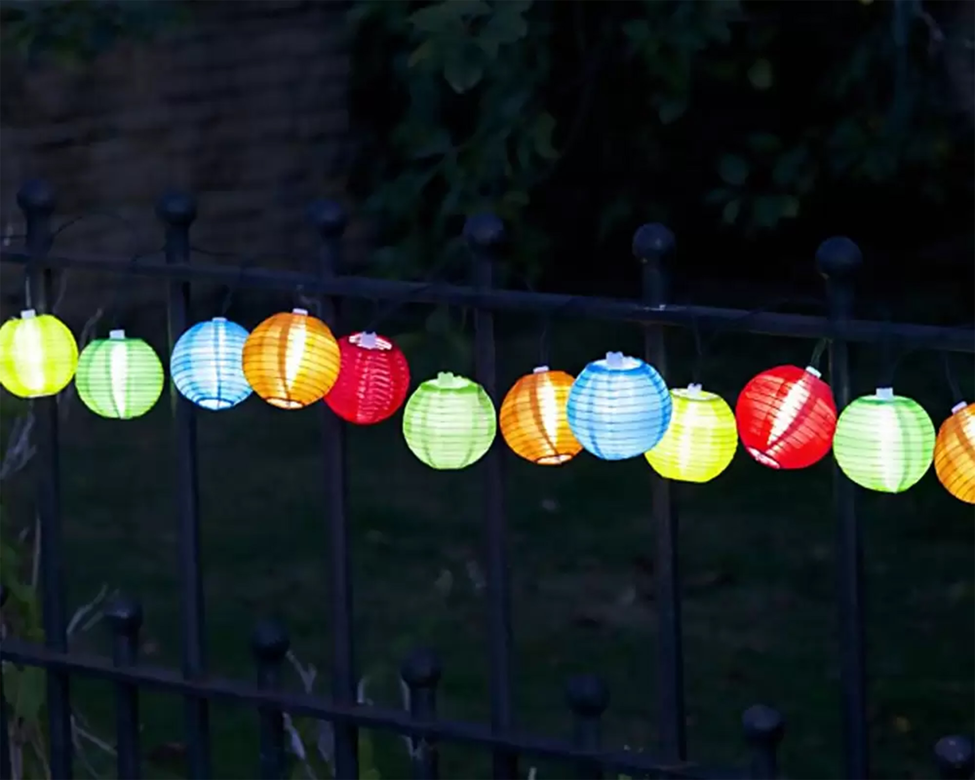 Catena 10 lanterne LED cinesi multicolor ad energia solare - immagine 2