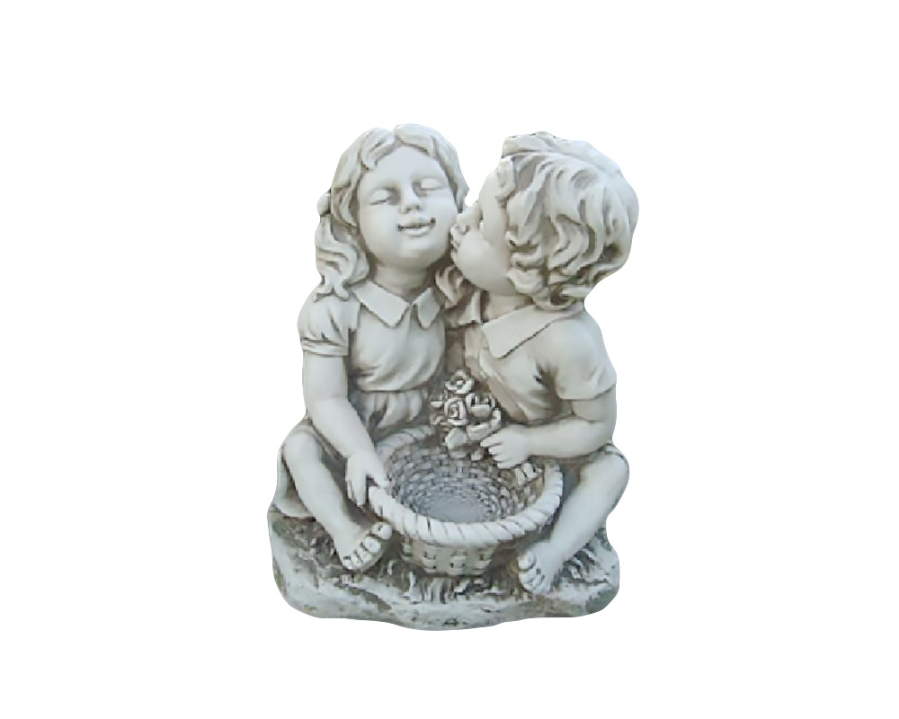Statua Coppia Bambini Bacio Bianco in Resina