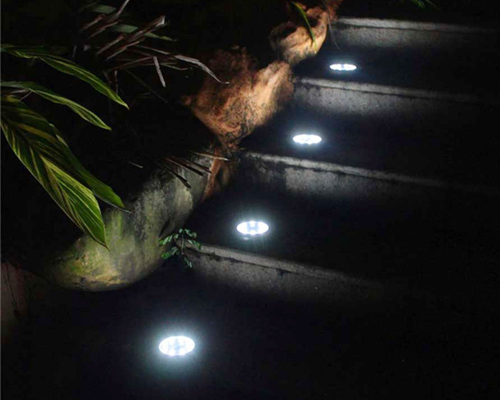 Faretto da terra ricarica solare 8 LED da giardino nero - immagine 2