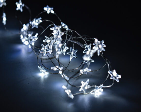 Catena di luci 30 led a forma di stelle a luce fredda