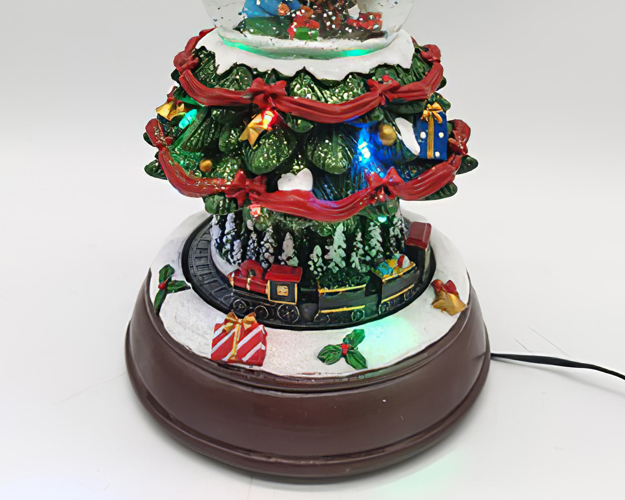 Palla di neve con Albero di natale, treno, musica e led - immagine 2