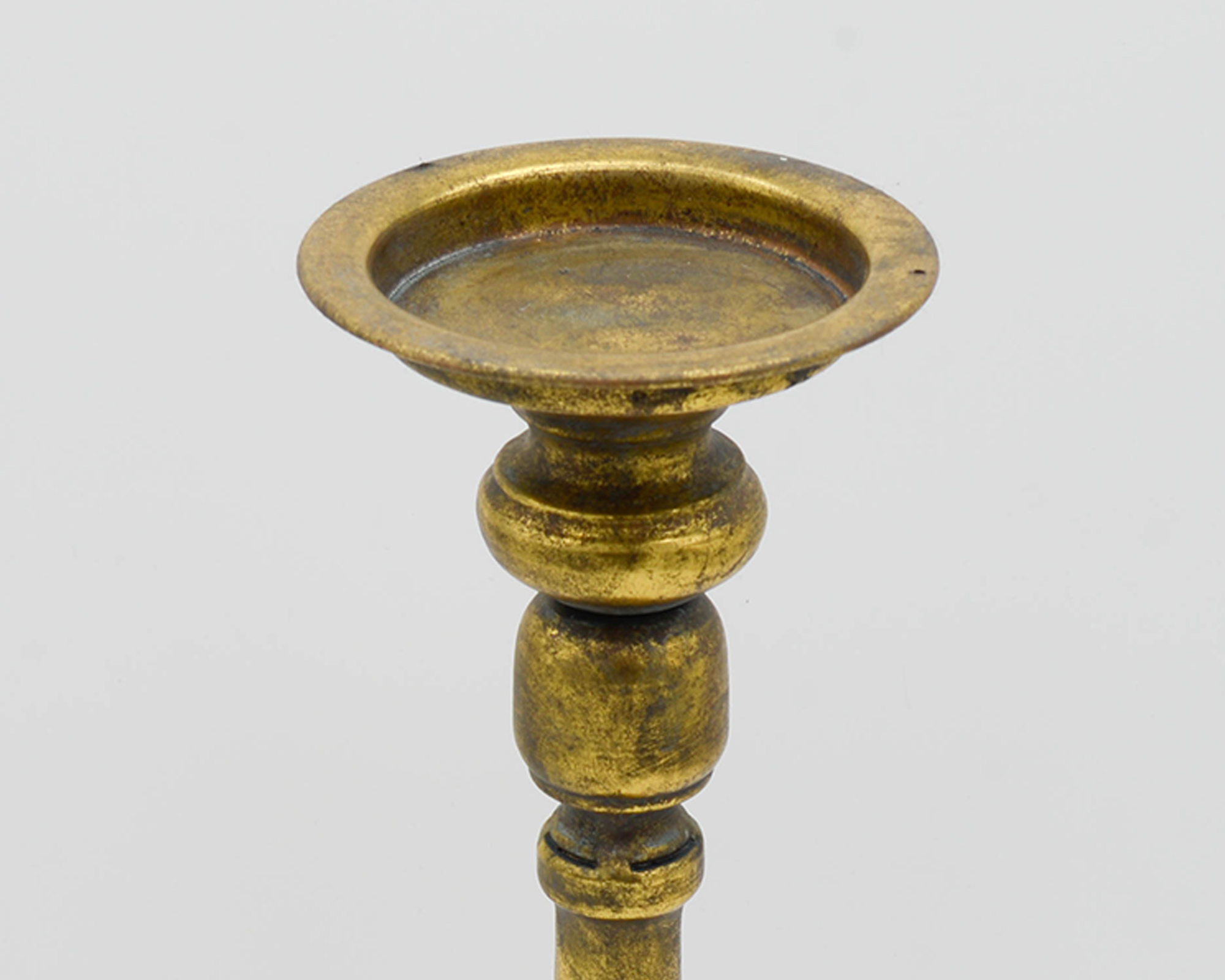 Candelabro di colore oro antico in metallo - immagine 2