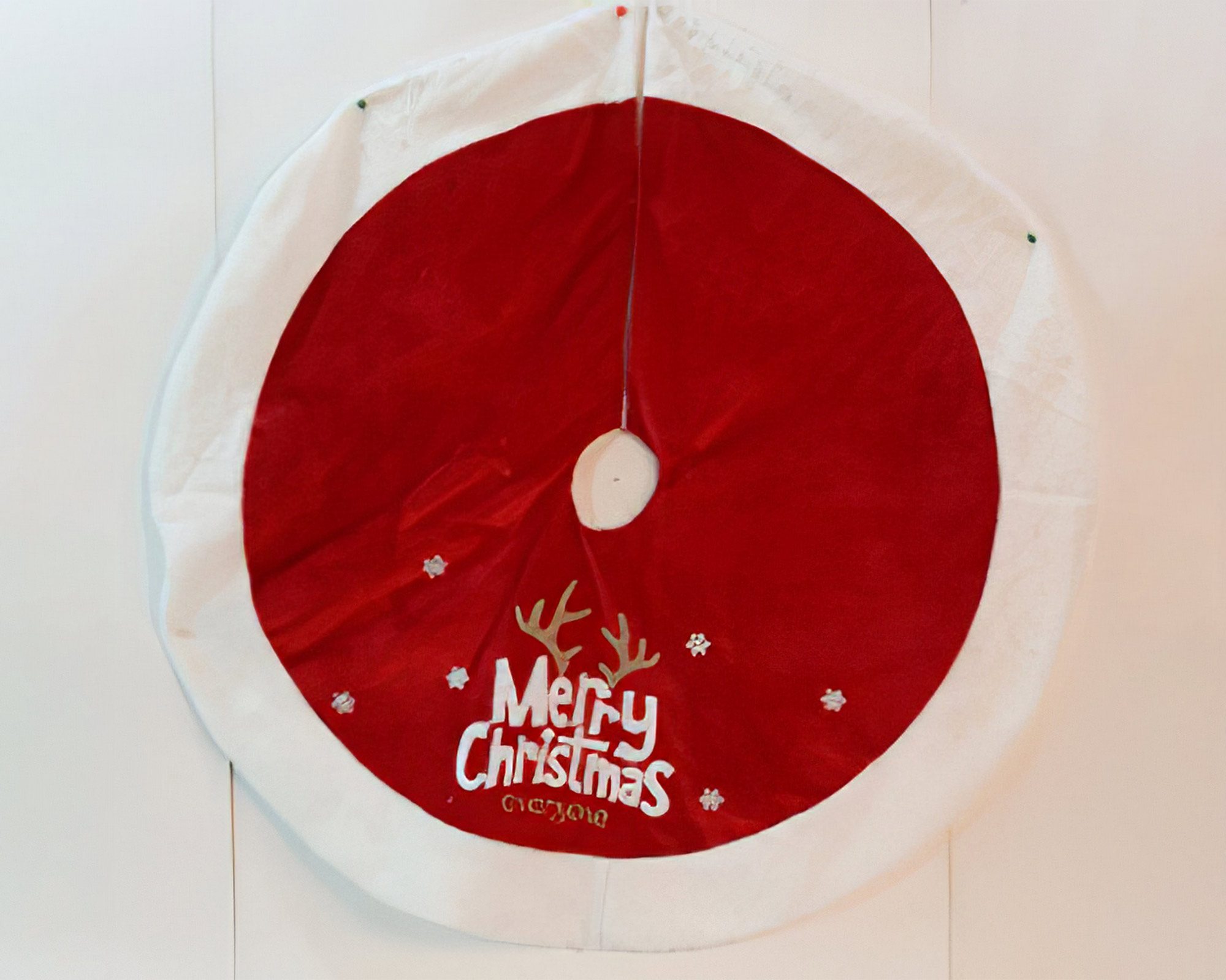 Coprialbero rotondo in tessuto rosso vellutato