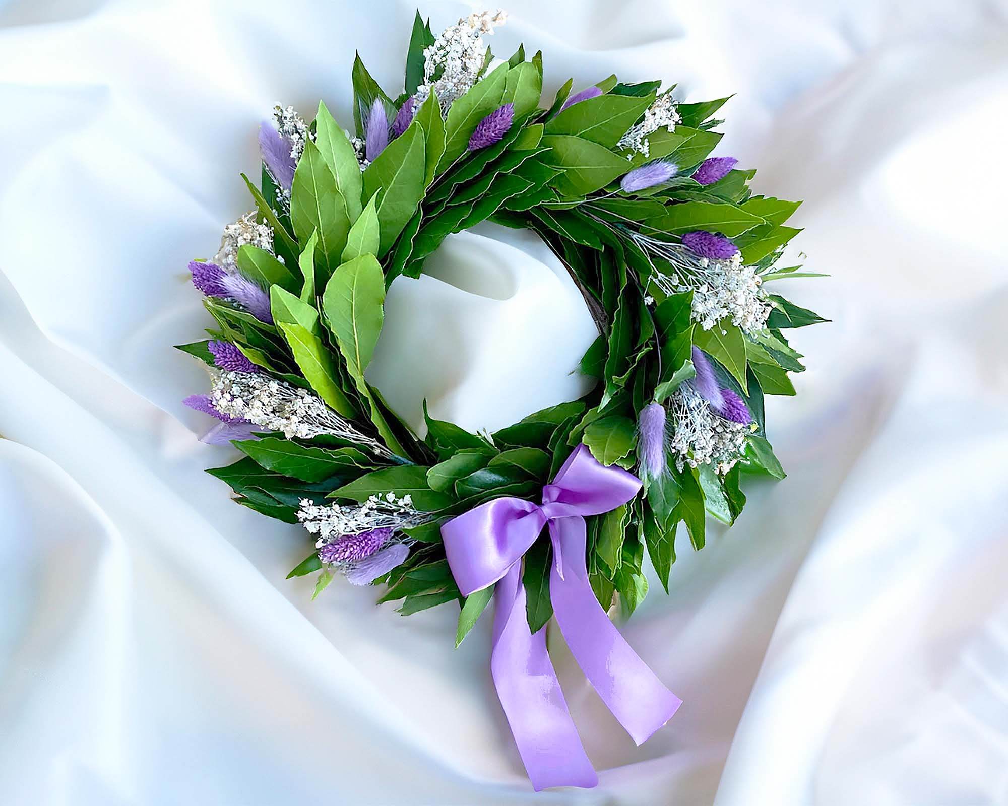 Corona di Alloro per Laurea con Mini Pampas Lilla e Fiori Viola e Bianchi