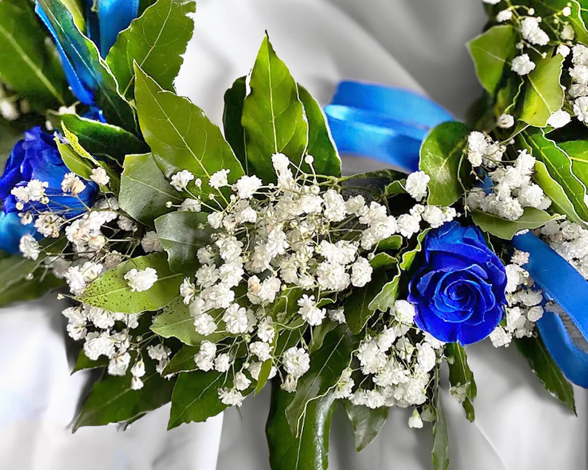 Corona di Alloro per Laurea con Roselline Blu e Gipsofila - FloralGarden