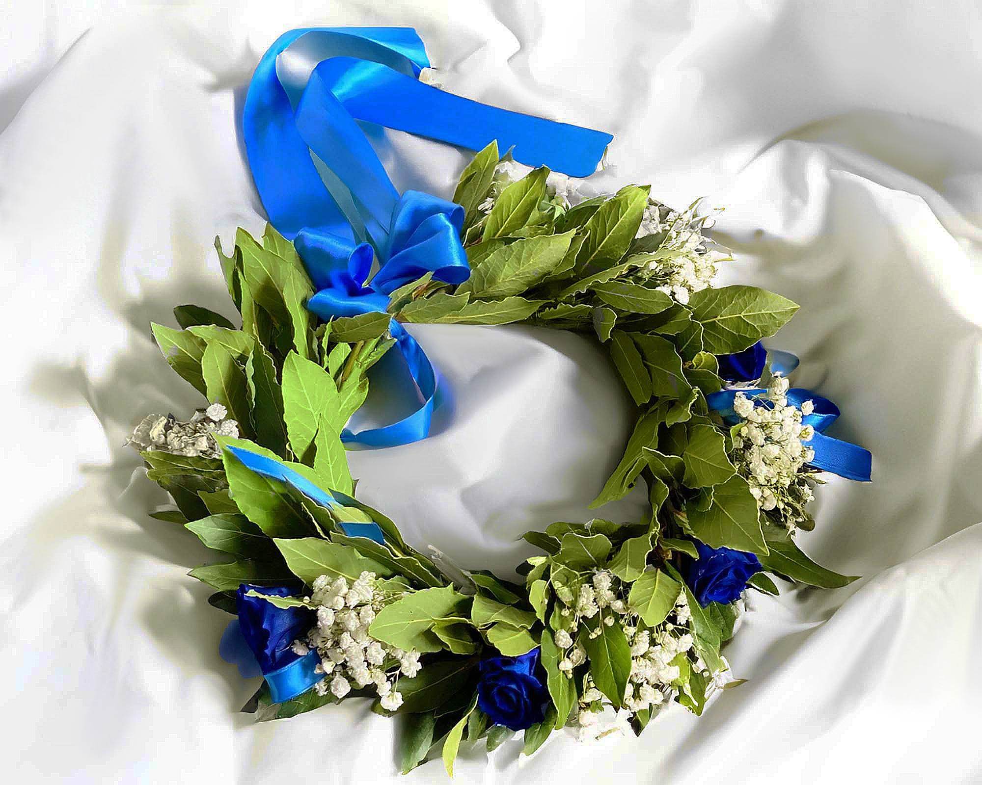 Corona di Alloro per Laurea con Roselline Blu e Gipsofila
