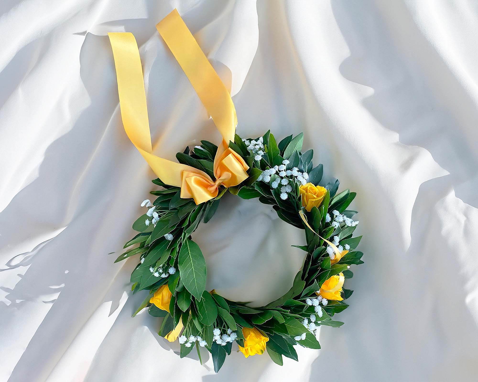 Corona di Alloro per Laurea con Roselline Giallo e Gipsofila