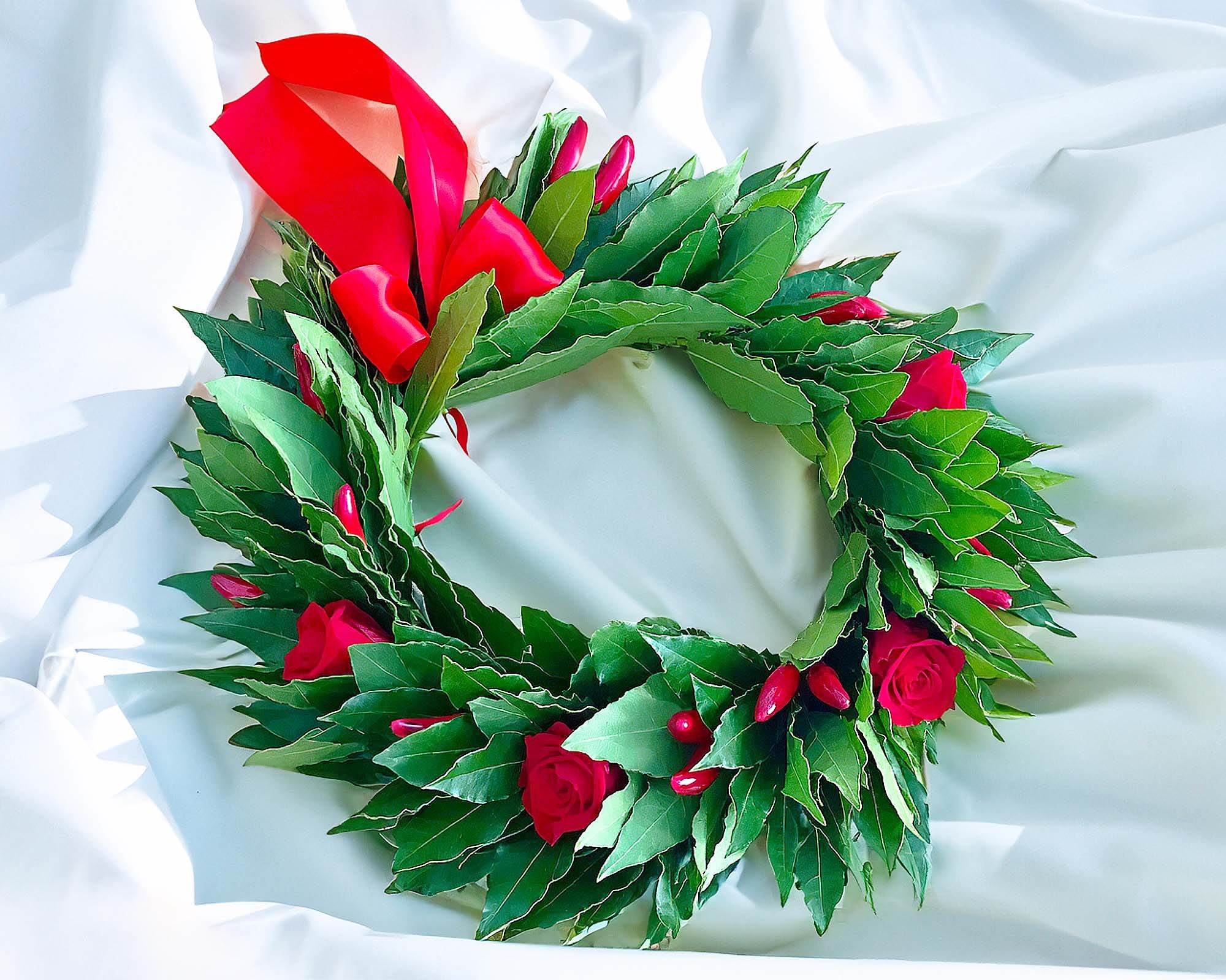 Corona di Alloro per Laurea con Roselline Rosse e Peperoncino