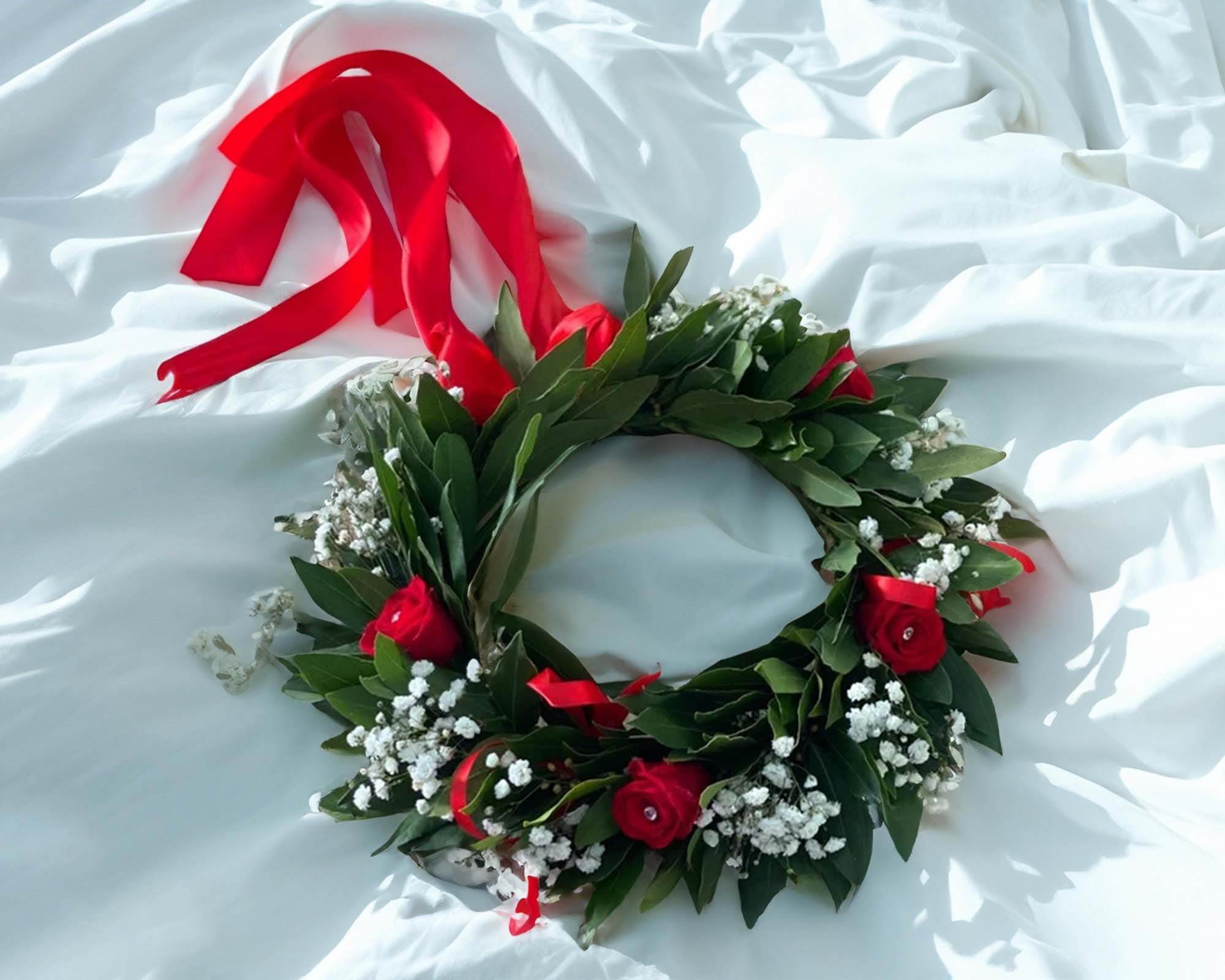 Corona di Alloro per Laurea con Roselline Rosse, Diamantini e Gipsofila