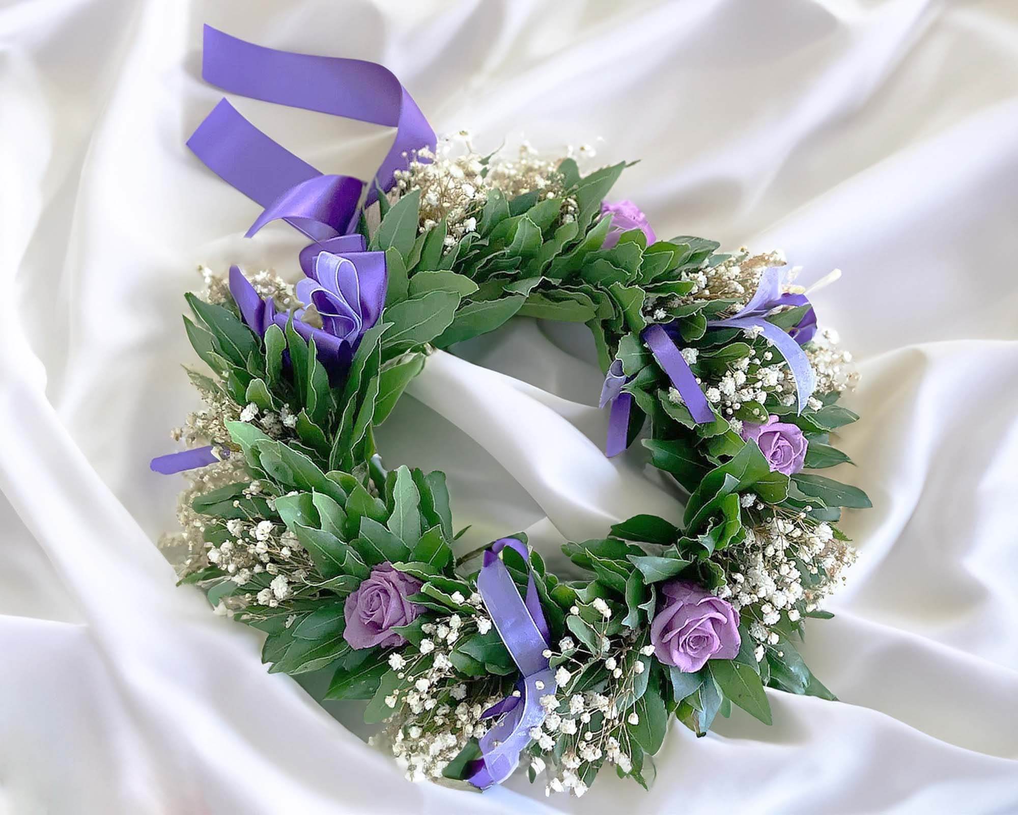 Corona di Alloro per Laurea con Roselline Violette e Gipsofila -  FloralGarden
