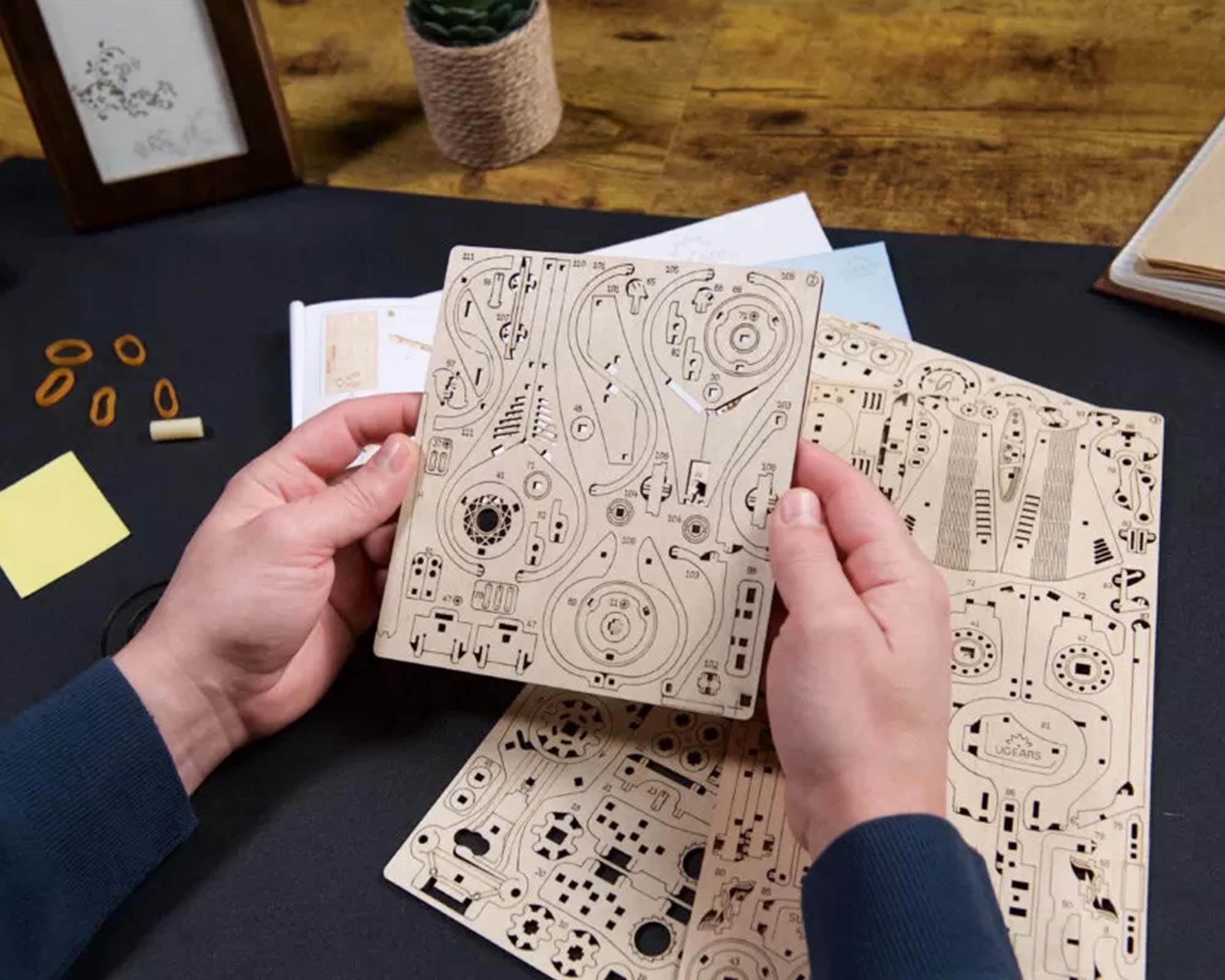 Modellino Sports Car Rapid Mouse in Legno - Ugears - immagine 7