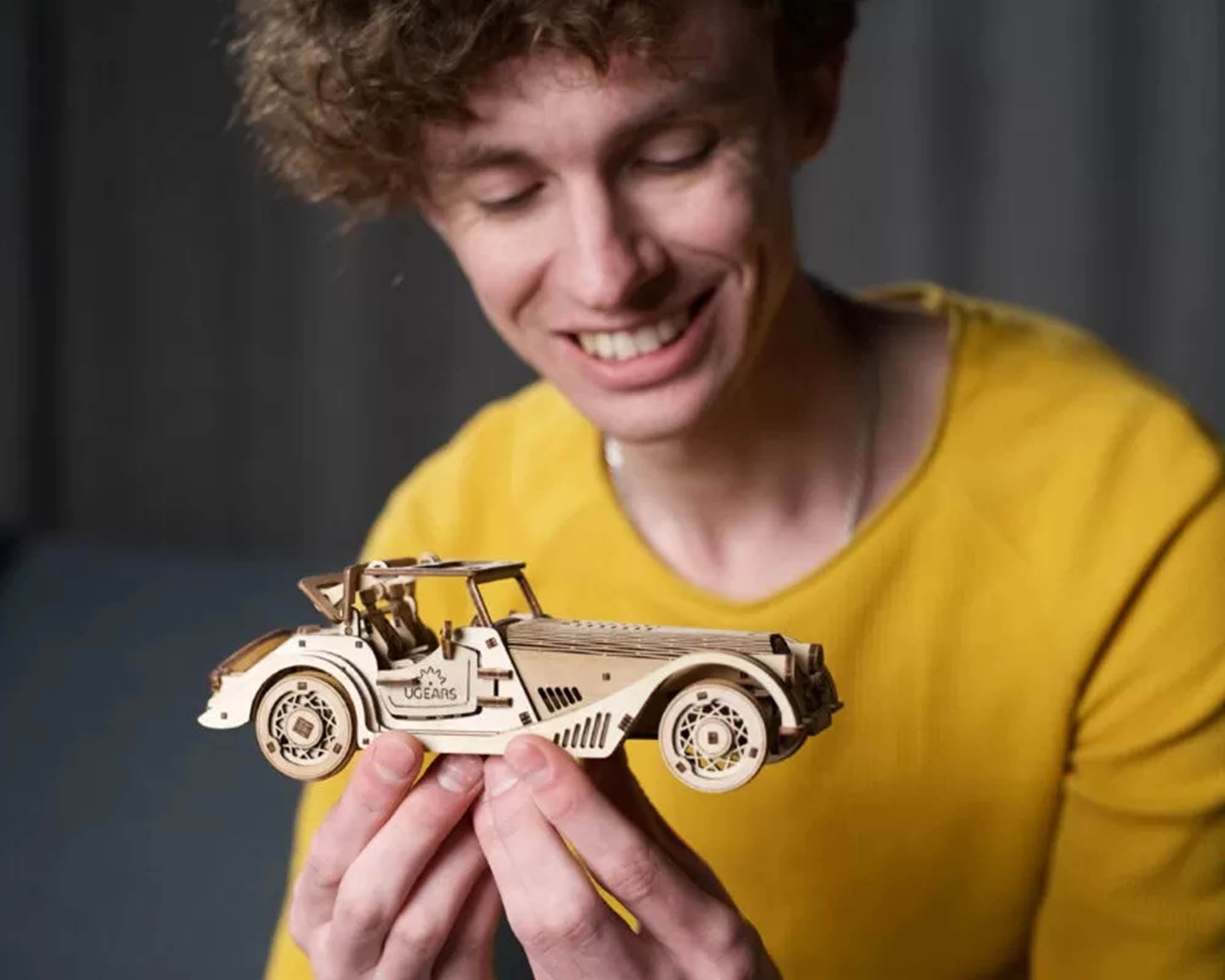 Modellino Sports Car Rapid Mouse in Legno - Ugears - immagine 9