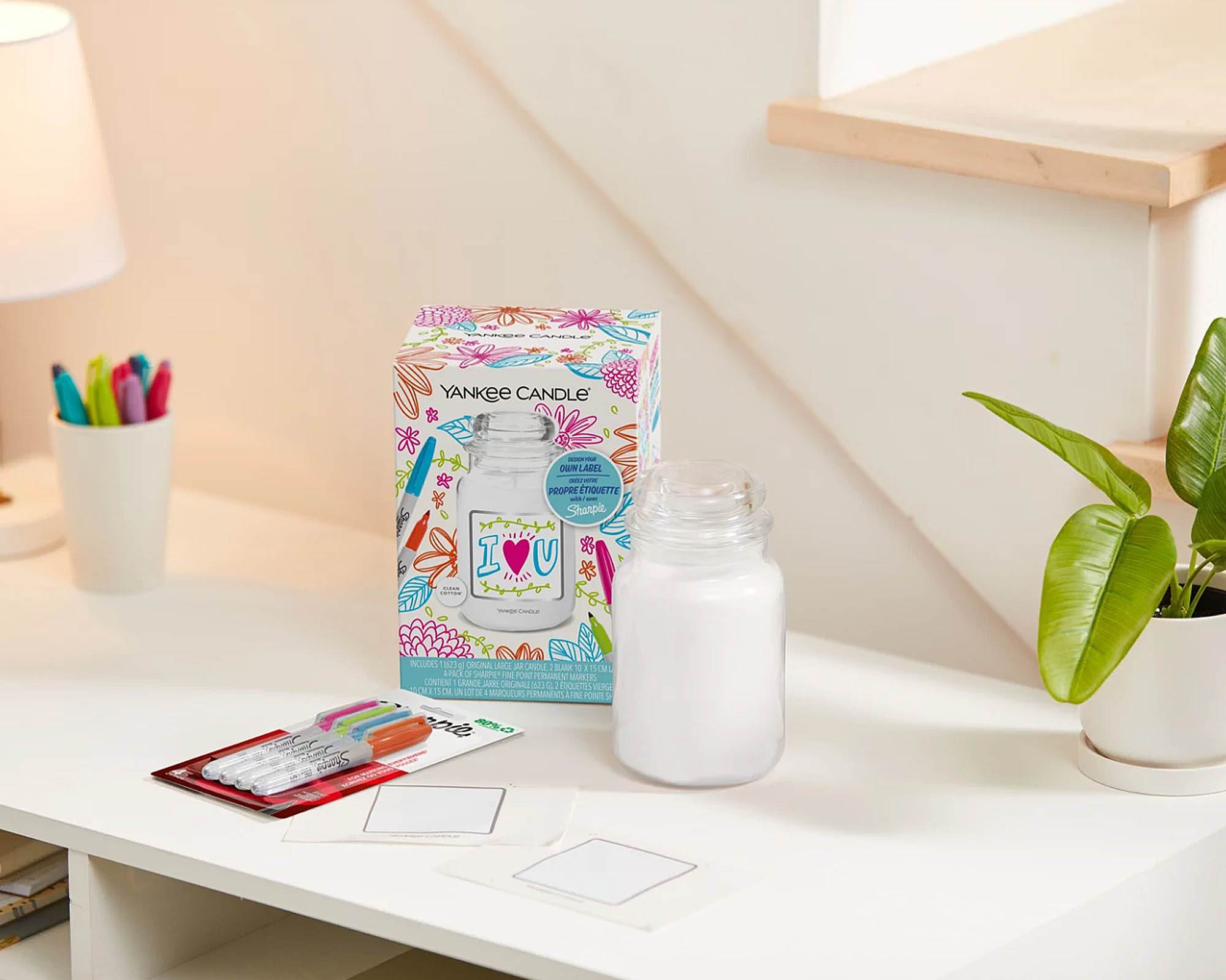 Giara Candela Grande con Pennarelli Sharpie Clean Cotton - Yankee Candle - immagine 3