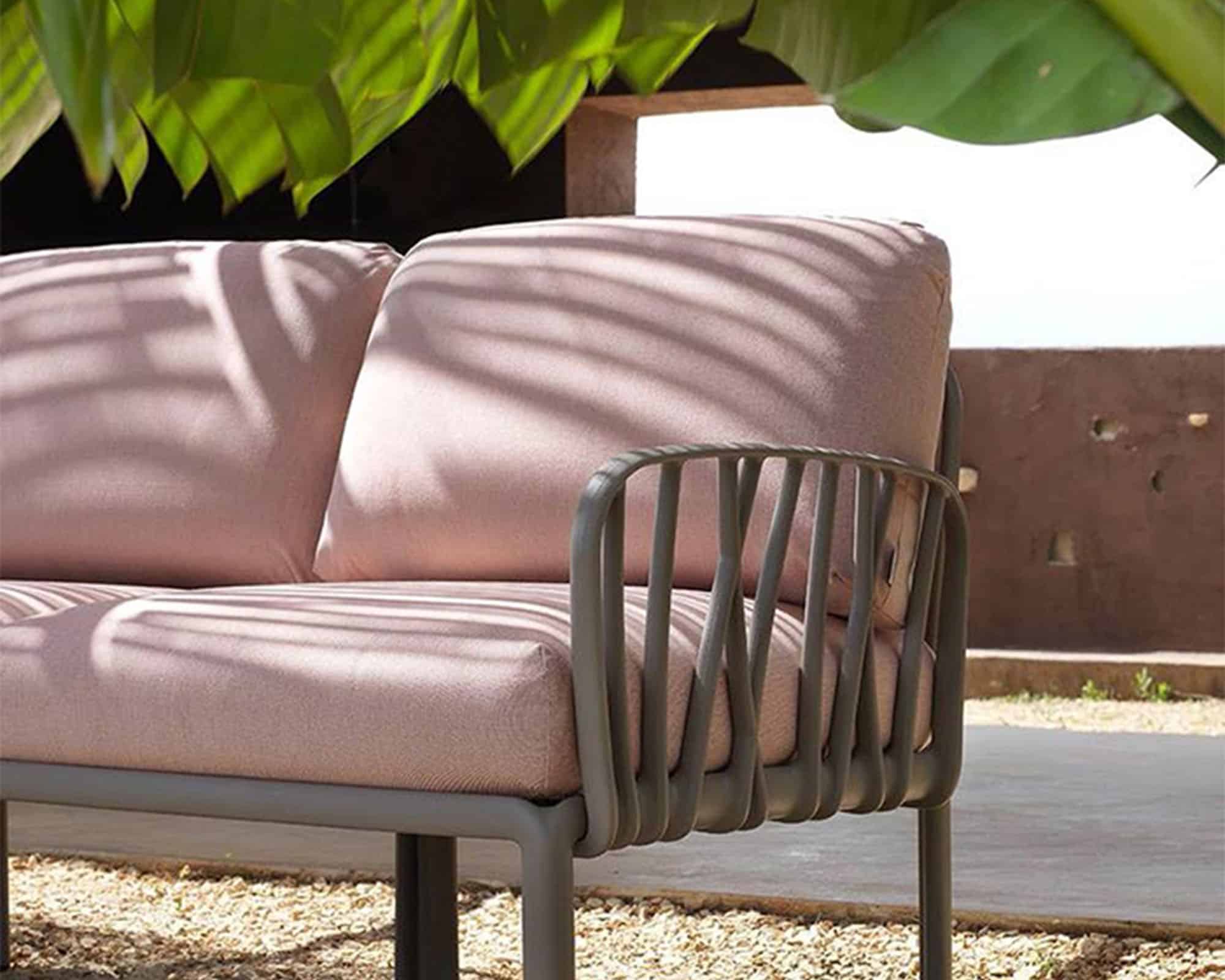 Set Salotto Divano Bianco Komodo 5 Sumbrella Ghiaccio 294x154x88cm in Resina e Polipropilene - Nardi - immagine 5