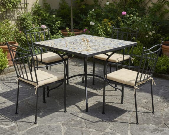 Set Pranzo Tavolo 80x80x75 + 4 Poltrone Santorini Nero in Ferro e Gres