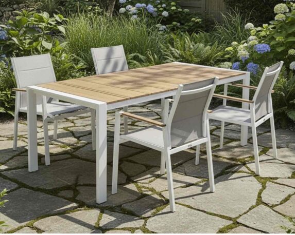 Set Pranzo Tavolo Elias 198×100 Bianco + 4 Sedie con Braccioli in Alluminio e Textilene – Bizzotto