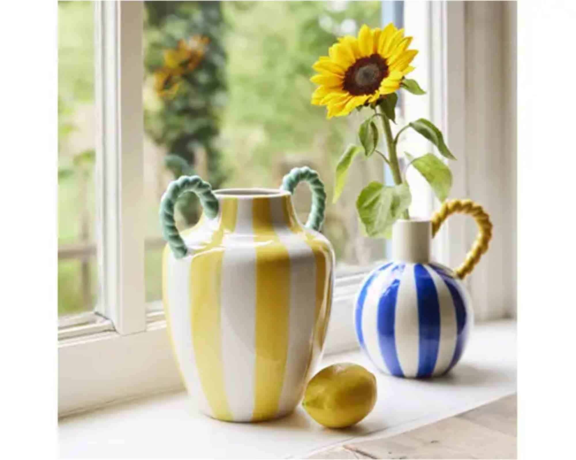 Vaso a Strisce con Manici Giallo e Bianco 21,5x18x26cm in Dolomite - Kaemingk - immagine 3