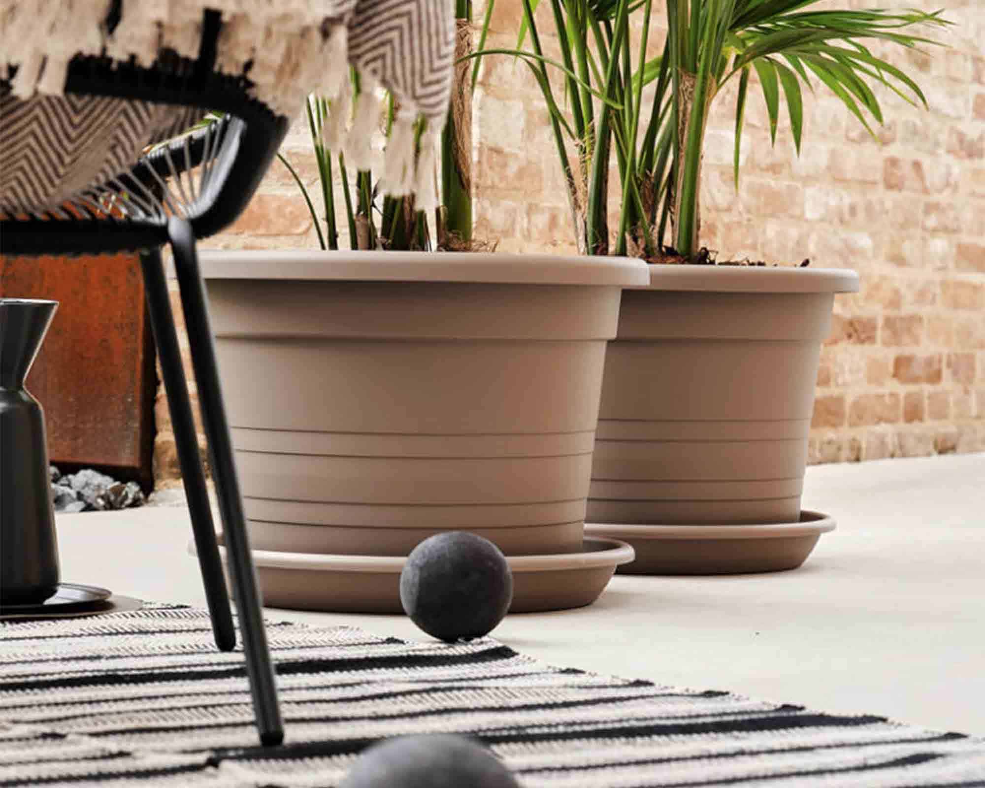 Sottovaso Cilindrico Bianco D17cm in Plastica - Veca - immagine 4