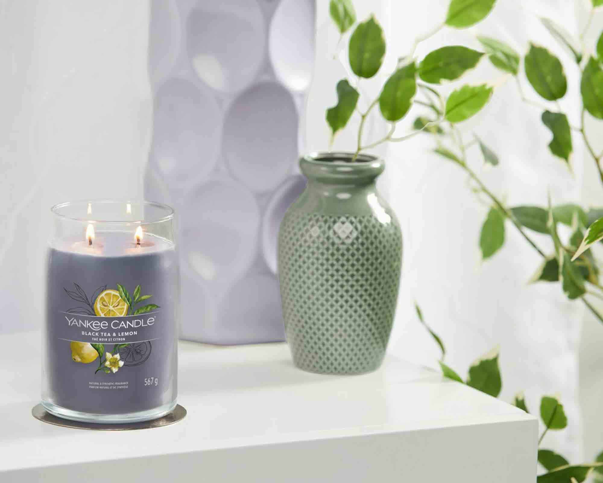 Candela Giara Grande Black Tea & Lemon - Yankee Candle - immagine 4