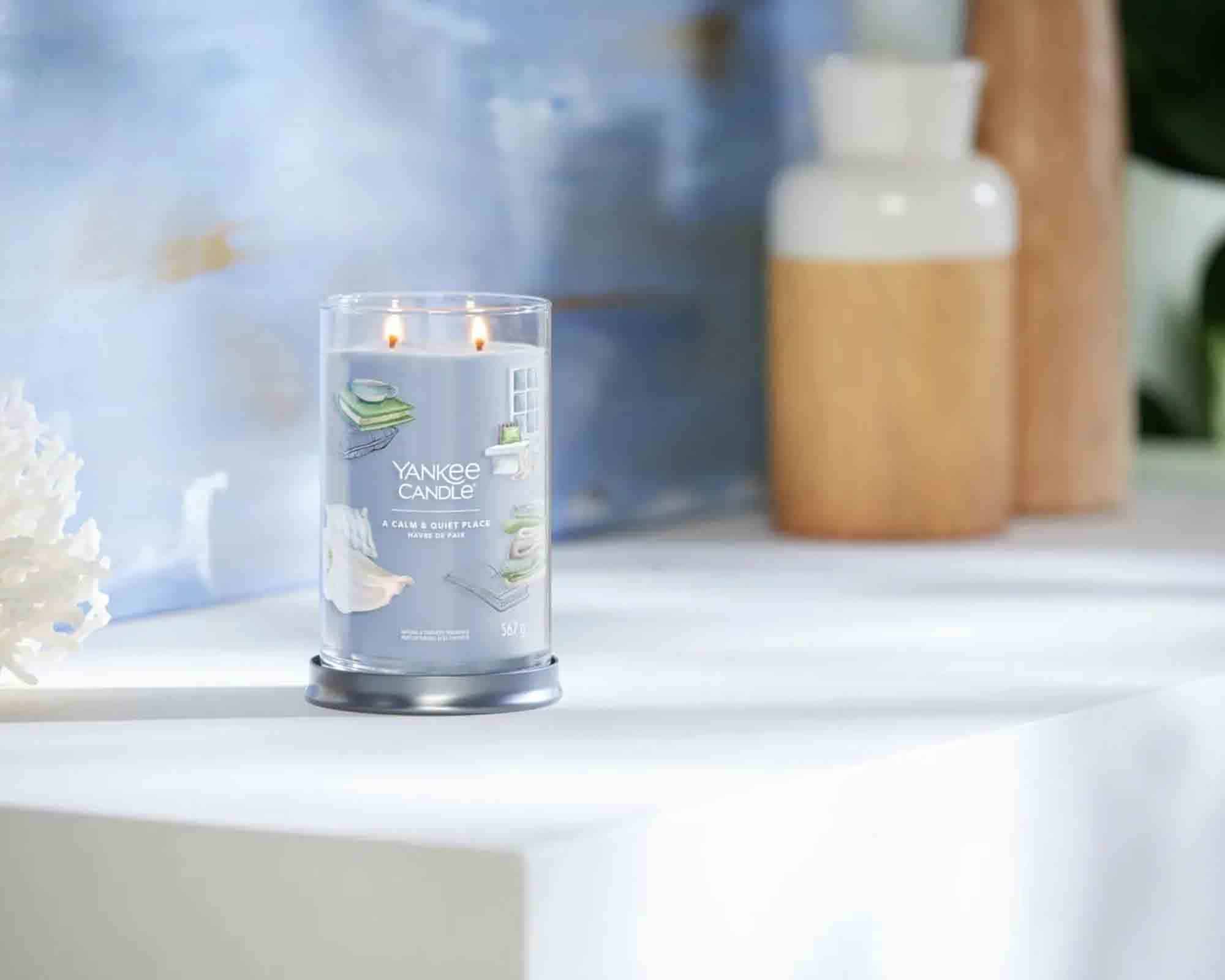 Candela Tumbler Grande A Calm & Quiet Place - Yankee Candle - immagine 3