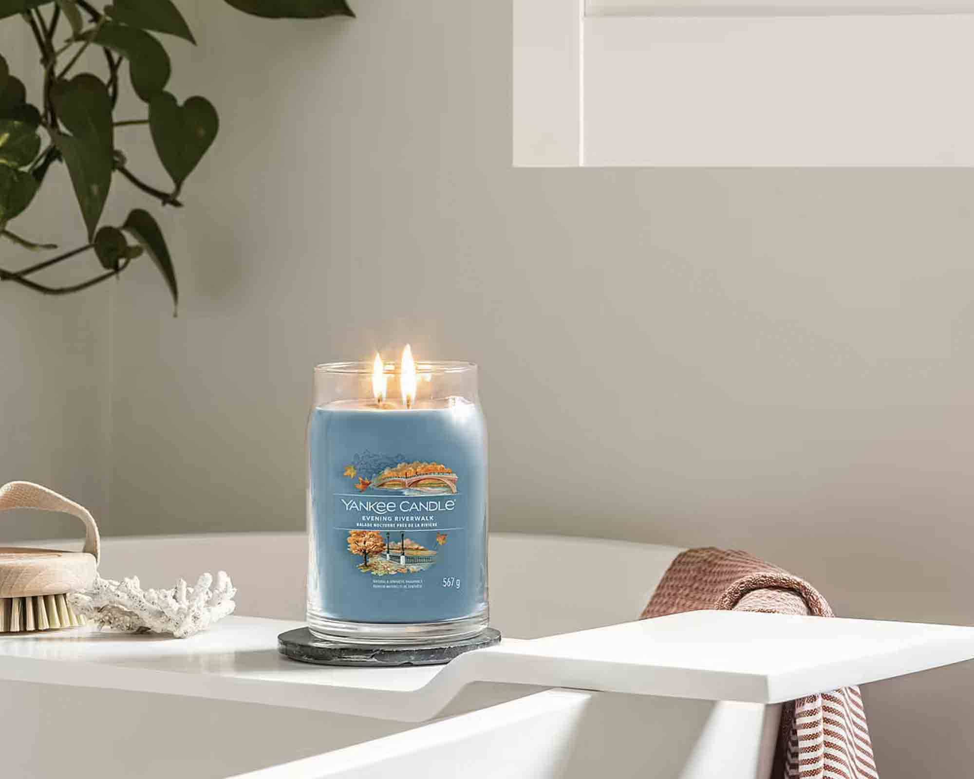 Candela Giara Grande Evening Riverwalk - Yankee Candle - immagine 4