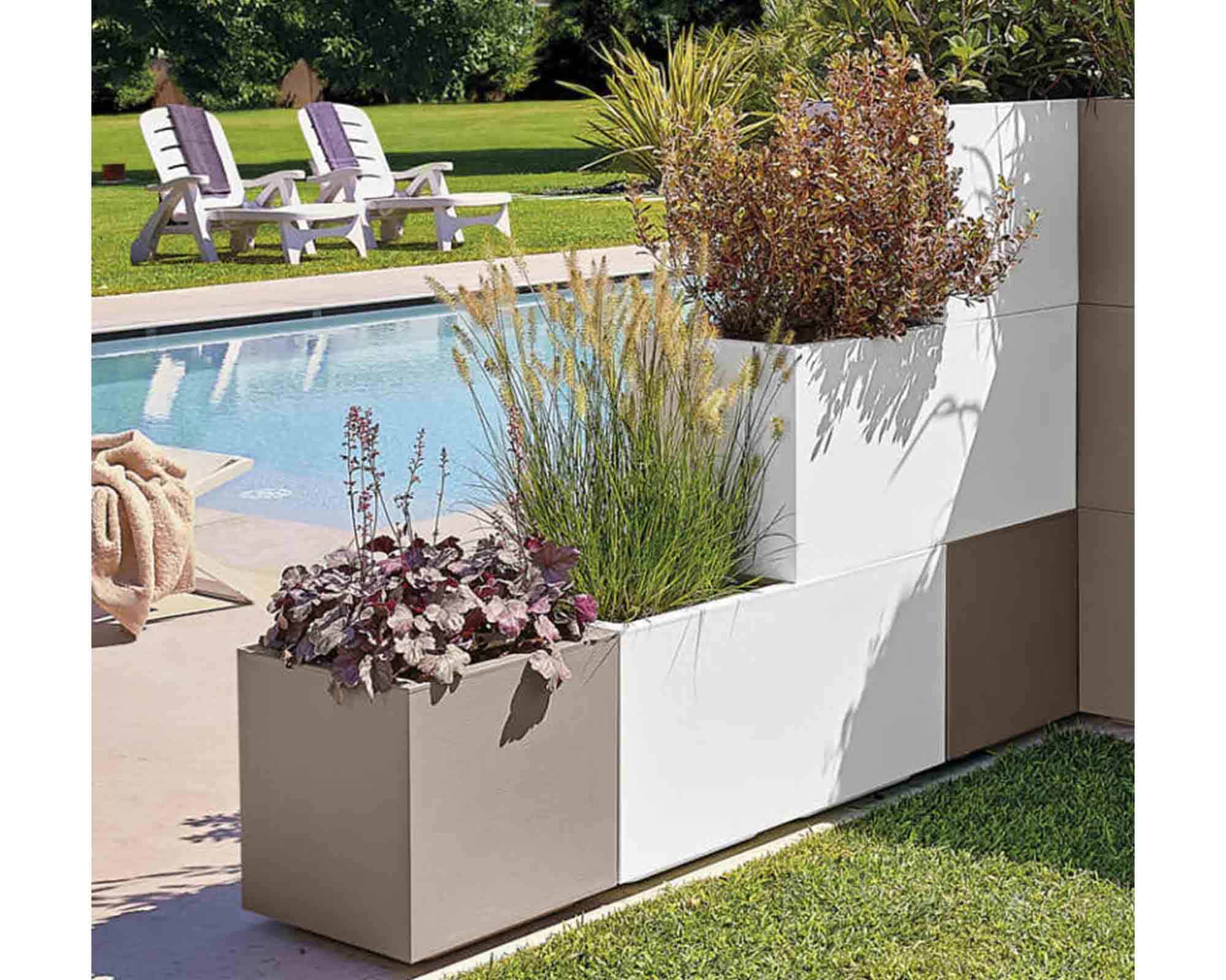 vaso Cubo Matheria Bronzo 50cm in Plastica - Veca - immagine 3