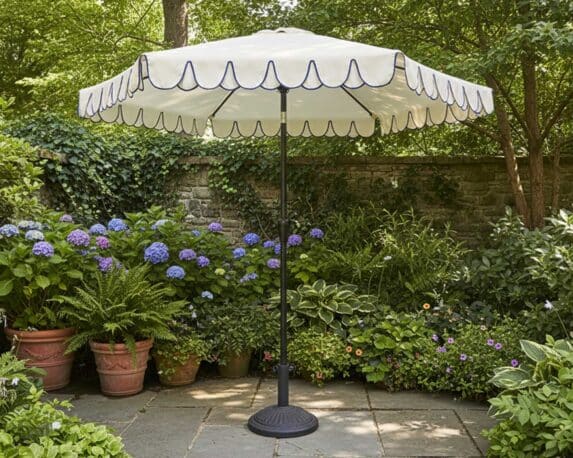 Ombrellone a Palo Centrale Ecrù e Bordo Blu D270cm in Metallo e Poliestere – Kaemingk