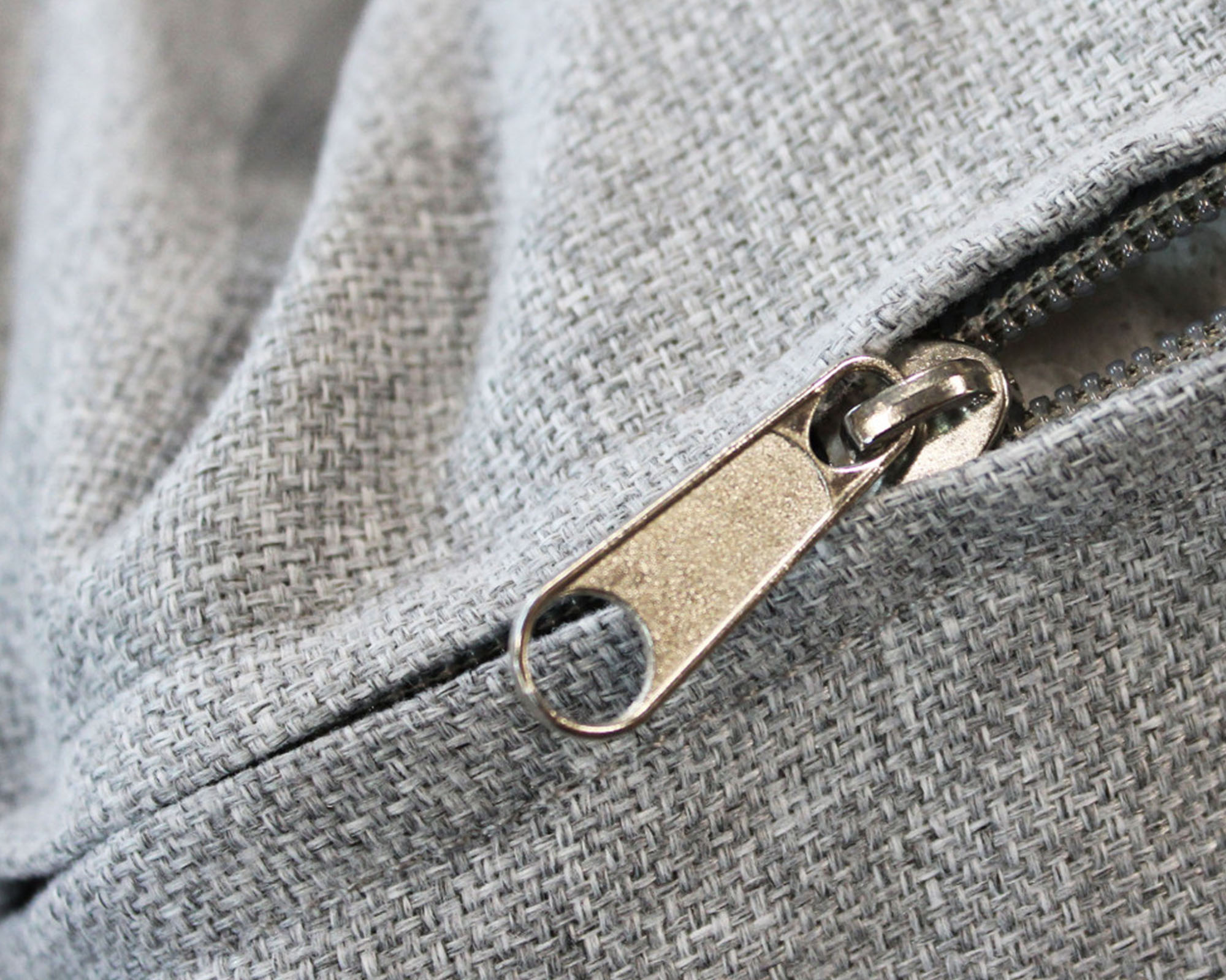 Set Salotto Merida 2 Posti con Cuscini e Tavolino 180x102x93cm in Poliestere e Cotone - immagine 3