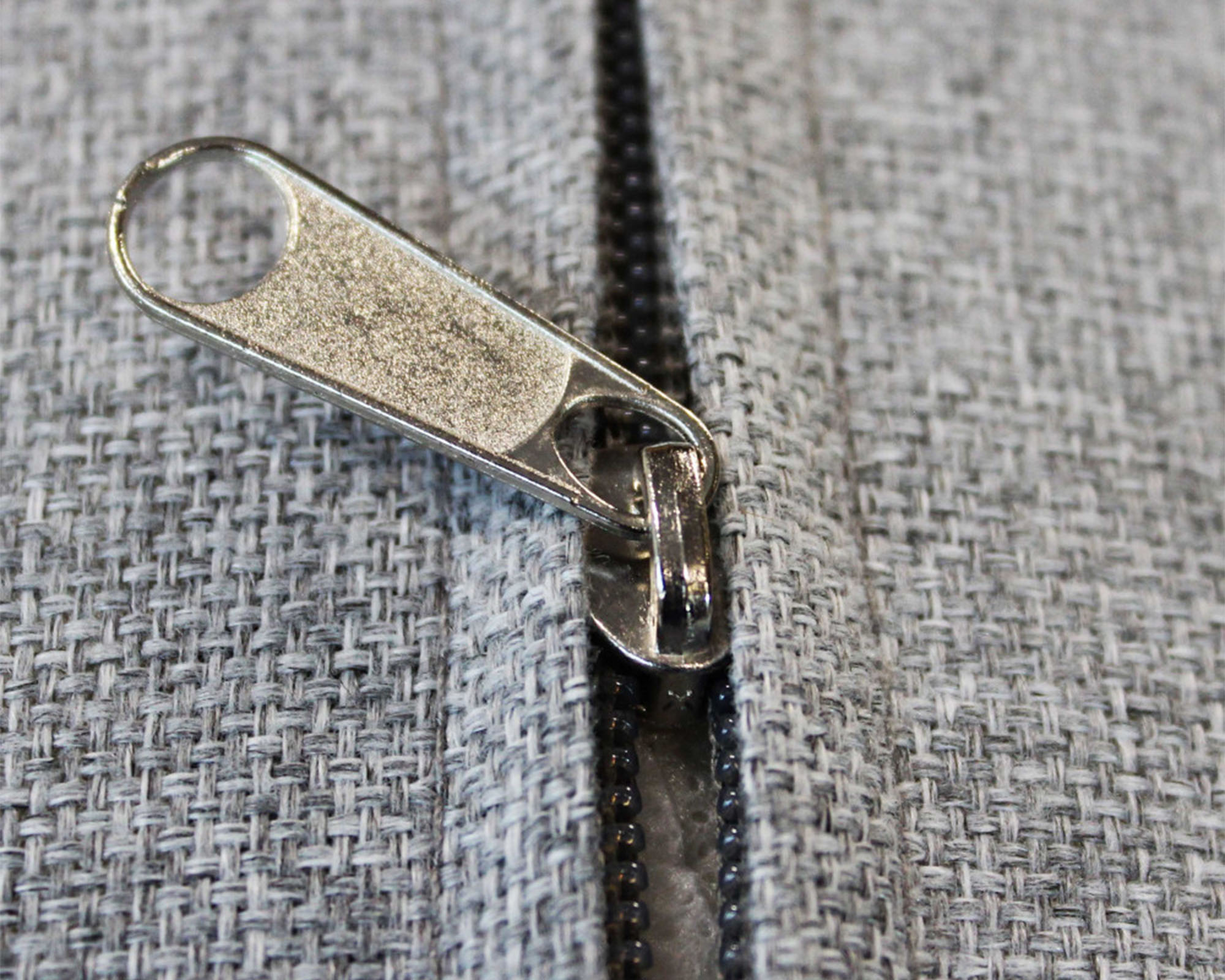 Set Salotto Merida 2 Posti con Cuscini e Tavolino 180x102x93cm in Poliestere e Cotone - immagine 6