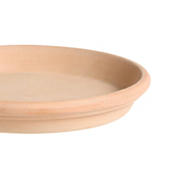 Sottovaso Arena in terracotta per piante su sfondo bianco. Dettaglio.