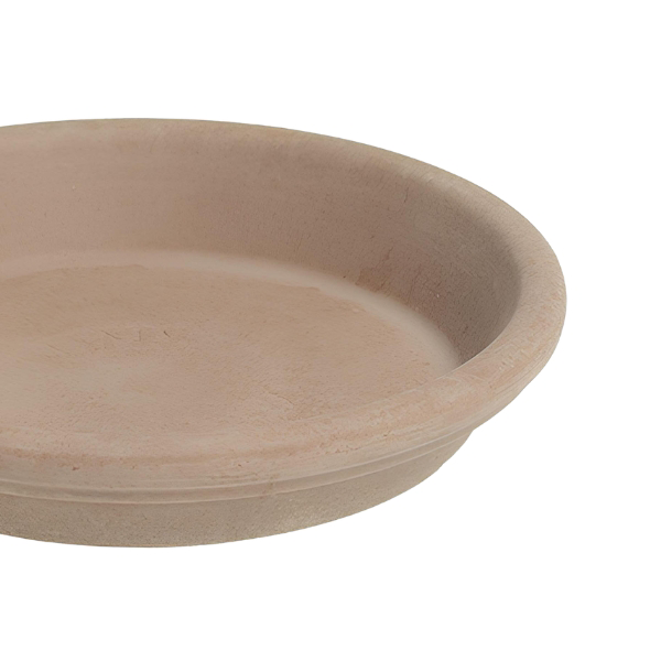 Sottovaso Vulcano in terracotta per piante su sfondo bianco,dettaglio.