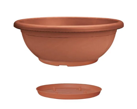 Vaso naxos con sottovaso colore terracotta su sfondo bianco.