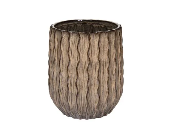 Vaso decorativo rotondo boheme rib ceramica smaltata avana scura su sfondo binaco.