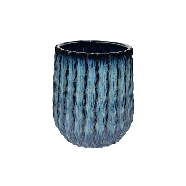 Vaso decorativo rotondo boheme rib ceramica smaltata blu avio su sfondo binaco.