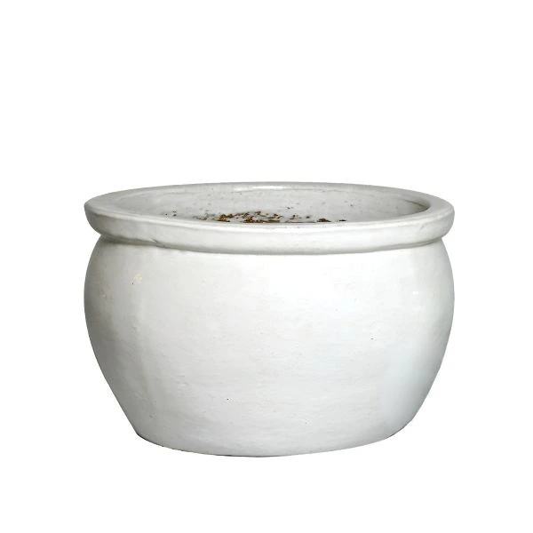 Vaso Rotondo Bordato Glazed Bavaria di Mega Collections. Su Floral Garden: in terracotta smaltata con foro di drenaggio, colore bianco su sfondo bianco.