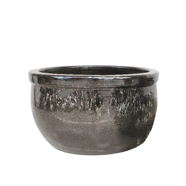 Vaso Rotondo Bordato Glazed Bavaria di Mega Collections. Su Floral Garden: in terracotta smaltata con foro di drenaggio, colore marrone brunito su fondo bianco