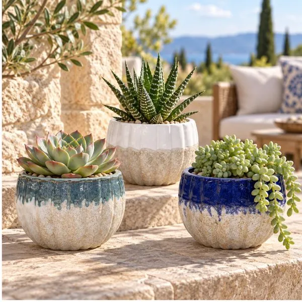 Vaso Rotondo Two Tone Melon in ceramica. Su Floral Garden: esclusivo design bicolore con base sabbia e foro di drenaggio, in 3 colori e 3 misure!